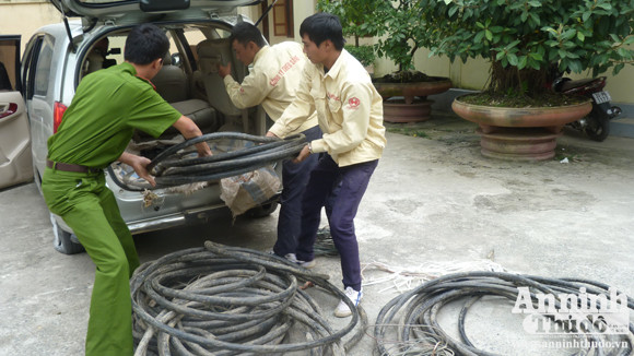 Nổ súng, rượt đuổi ôtô như phim trên Đại lộ Thăng Long ảnh 11