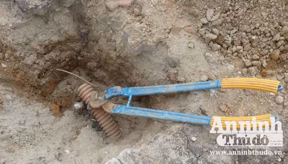 Nổ súng, rượt đuổi ôtô như phim trên Đại lộ Thăng Long ảnh 2