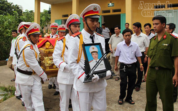 Đấu súng truy bắt toán người buôn ma túy, một chiến sỹ công an hy sinh ảnh 1