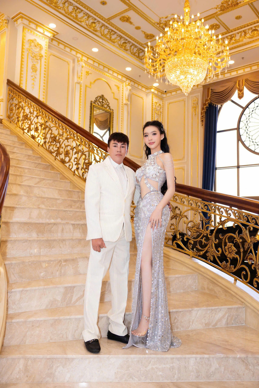 NTK Tommy Nguyễn sánh đôi cùng "nàng thơ" mới - người đẹp Sam Nabi NTK Tommy Nguyễn sánh đôi cùng "nàng thơ" mới - người đẹp Sam Nabi