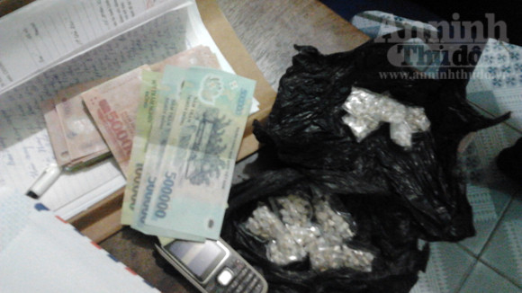 Khởi tố 2 đối tượng tàng trữ hơn 200 gói hêrôin ảnh 1