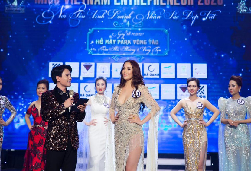 Bà Q.H.L tại cuộc thi "Hoa hậu Doanh nhân Sắc đẹp Việt 2020"