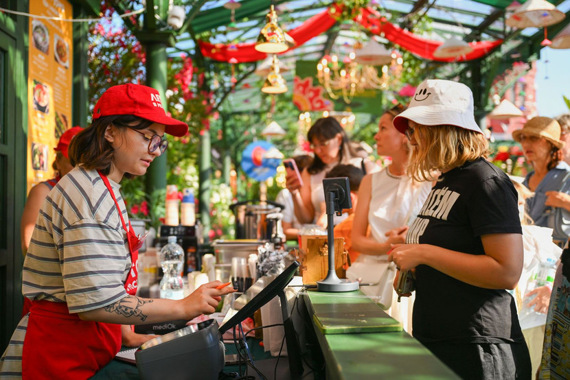 Người dân Nga và du khách thập phương hào hứng tham gia các hoạt động tại Lễ hội