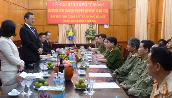 CATP Hà Nội tiếp nhận tài trợ 35 xe mô tô Honda 250cm3 ảnh 2