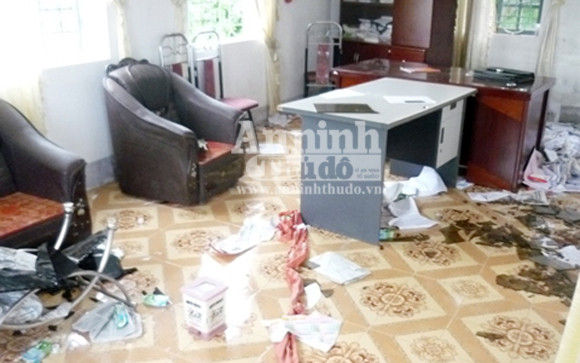 Hà Tĩnh: Người dân bao vây đập phá trụ sở xã, hành hung cán bộ ảnh 1