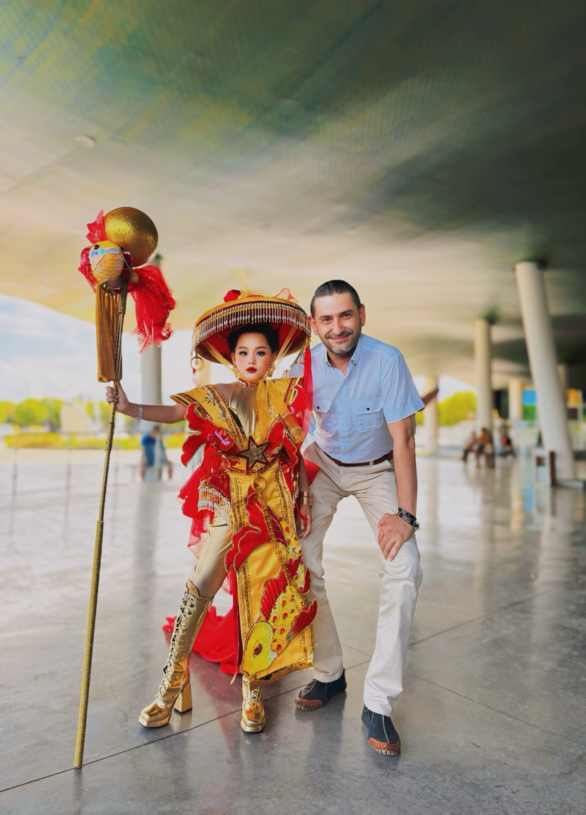 Thụy Vy gây ấn tượng với phong thái tự tin và phong cách trình diễn chuyên nghiệp dù là đứng trước ống kính máy quay hay trên sàn diễn thời trang.