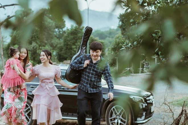 Ngọc Anh hạnh phúc rạng rỡ bên Tô Minh Đức và hai cô con gái