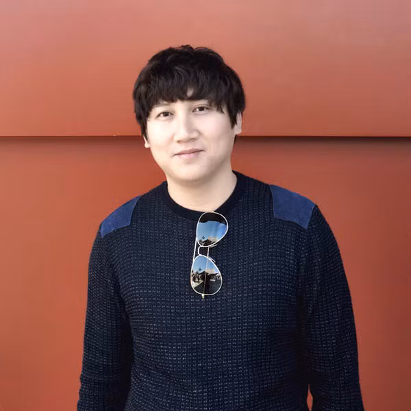 Mr Siro được biết đến là "cỗ máy tạo hit" trong showbiz Việt