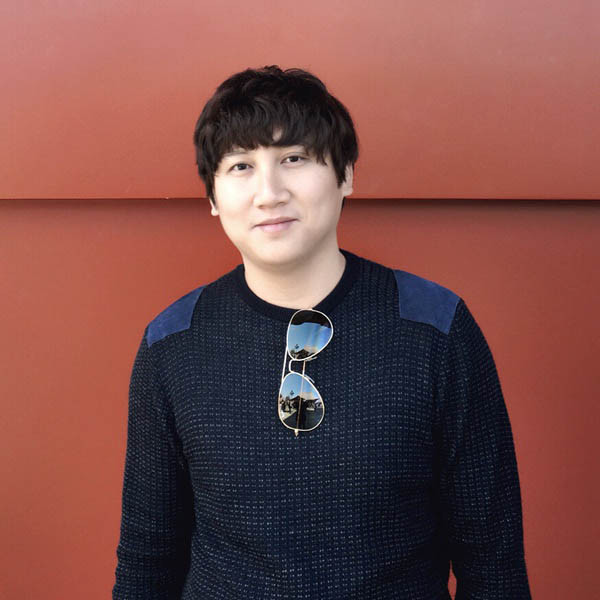 Mr Siro được biết đến là "cỗ máy tạo hit" trong showbiz Việt