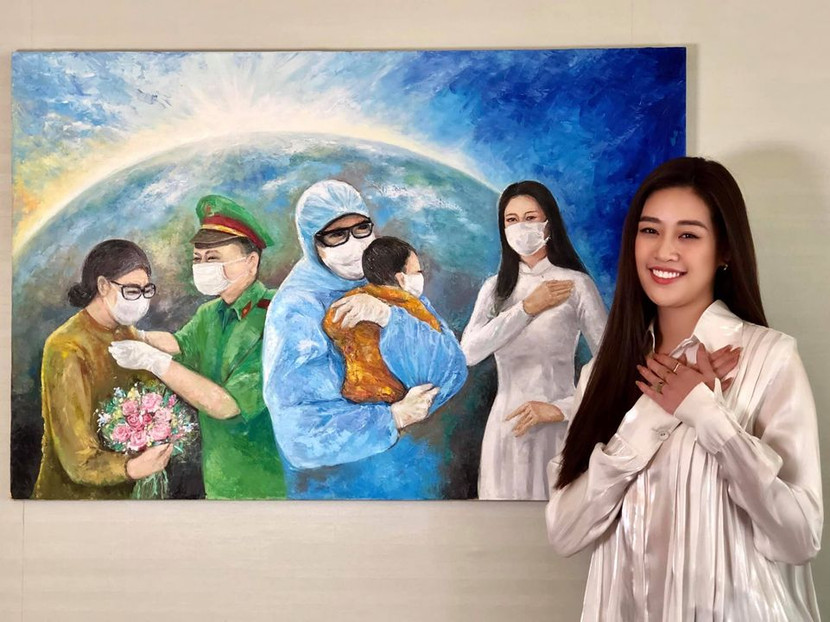 Khánh Vân hạnh phúc khi bức tranh mang về số tiền đấu giá 150 triệu đồng
