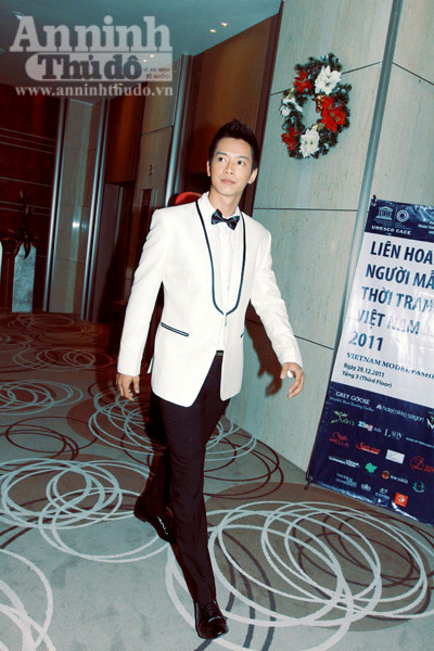 Vinh danh 10 siêu mẫu của làng thời trang Việt ảnh 8