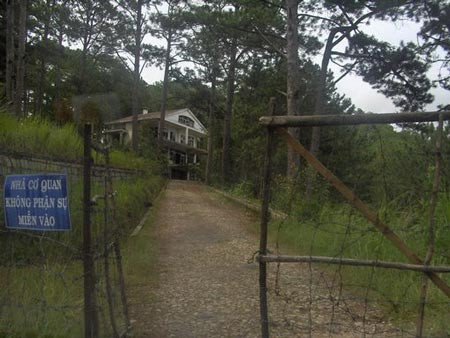 Kỳ bí ngôi nhà bị "ma ám" ảnh 1