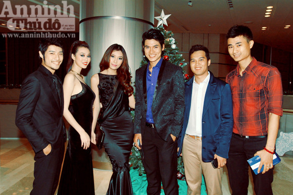 Vinh danh 10 siêu mẫu của làng thời trang Việt ảnh 2