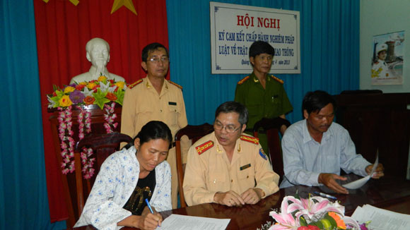 “Hung thần” xe khách ký cam kết đảm bảo ATGT ảnh 1