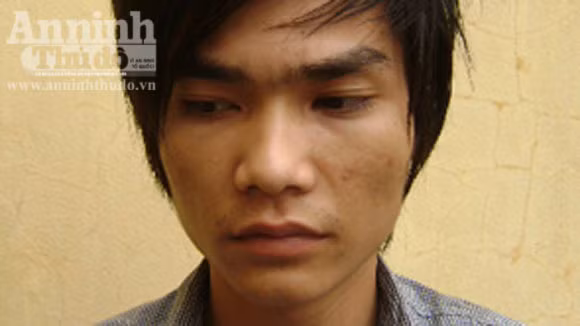 Khởi tố đối tượng dùng kiếm khống chế, cướp tài sản ảnh 1