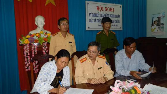 “Hung thần” xe khách ký cam kết đảm bảo ATGT ảnh 1