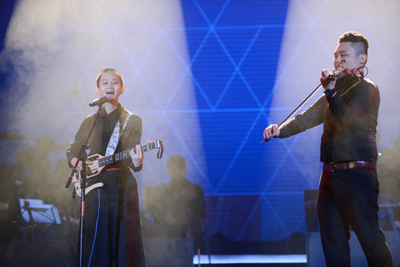 Hương Tràm nhẹ nhàng, sâu lắng trên sân khấu Bài hát yêu thích ảnh 2