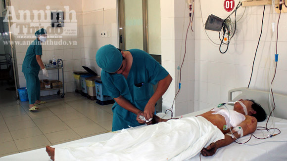 Cứu sống một bệnh nhân bị kim loại xuyên thủng tim, phổi ảnh 1