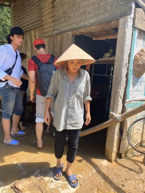Hình ảnh Phương Thanh trong chuyến đi từ thiện được cô chia sẻ trên mạng xã hội trước đó