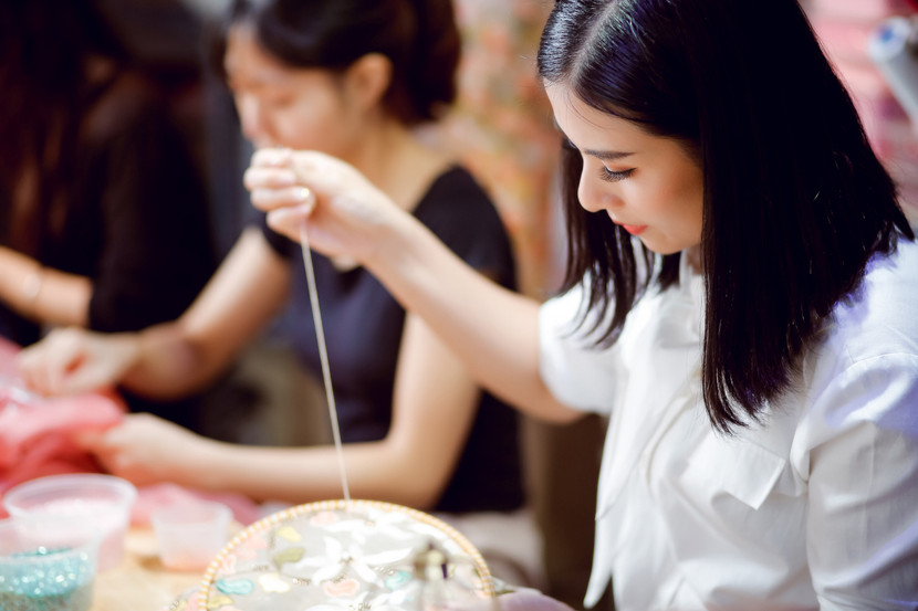 Ngọc Hân tham gia tất cả các công đoạn làm nên bộ sưu tập áo dài đặc biệt này