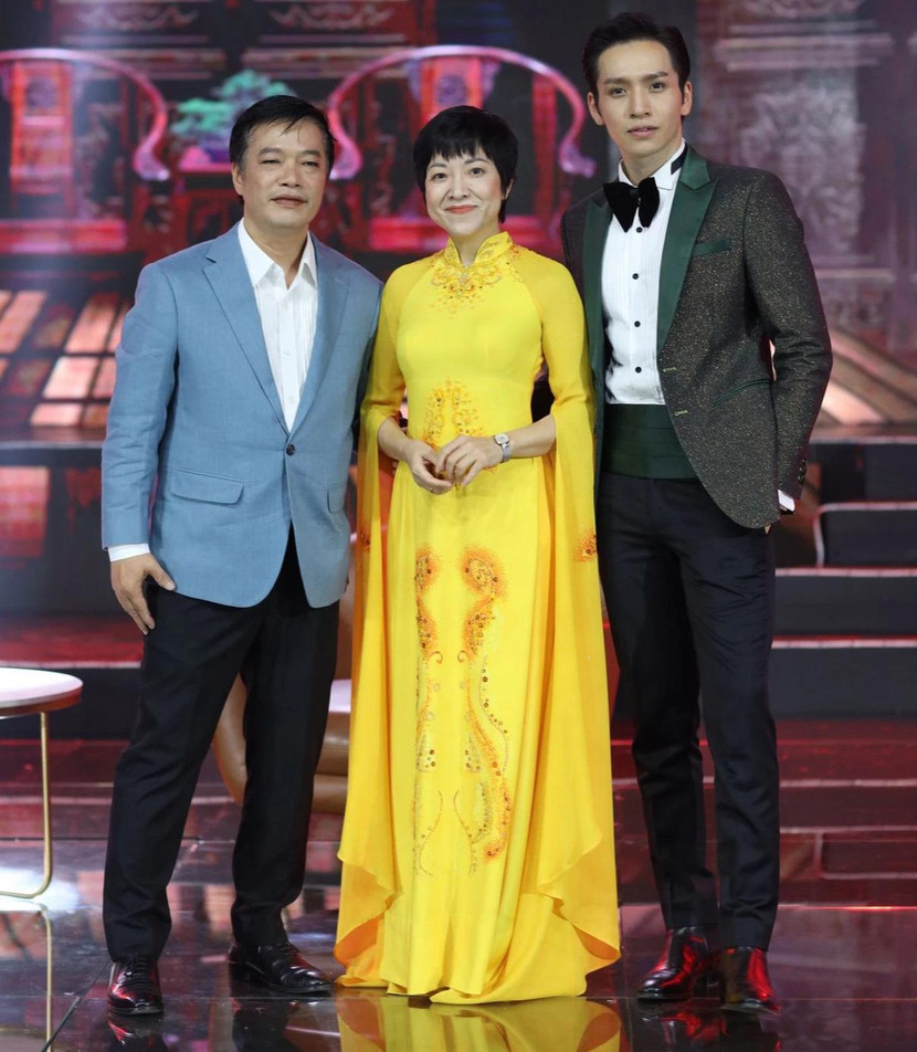 Bộ ba MC Nguyễn Hữu Chiến Thắng - Thảo Vân - Bạch Công Khanh Bộ ba MC Nguyễn Hữu Chiến Thắng - Thảo Vân - Bạch Công Khanh