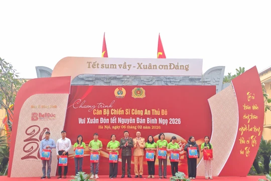 Cán bộ, chiến sĩ Công an Thủ đô vui Xuân đón Tết