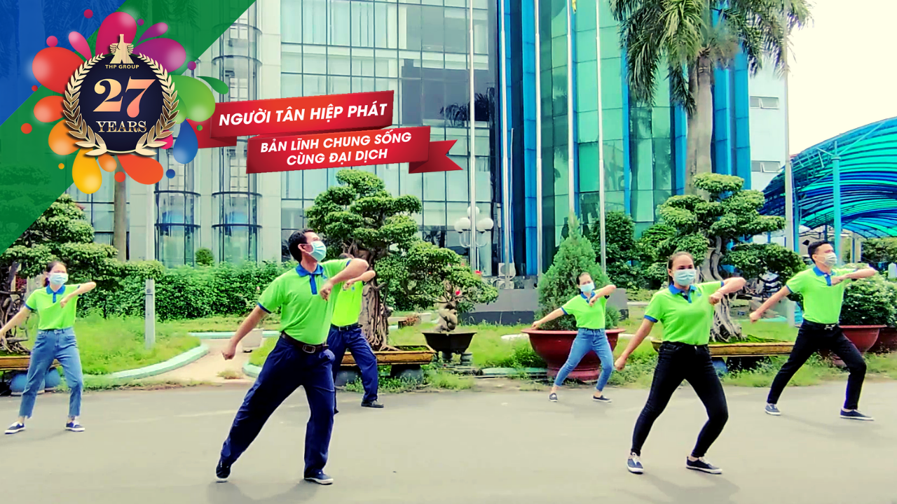 Công nhân Nhà máy nước giải khát Number 1 ở "tâm bão" Bình Dương vừa tuân thủ sản xuất an toàn "3 tại chỗ" phòng chống dịch, vừa vui đón Ngày truyền thống 15-10 của Tập đoàn Tân Hiệp Phát