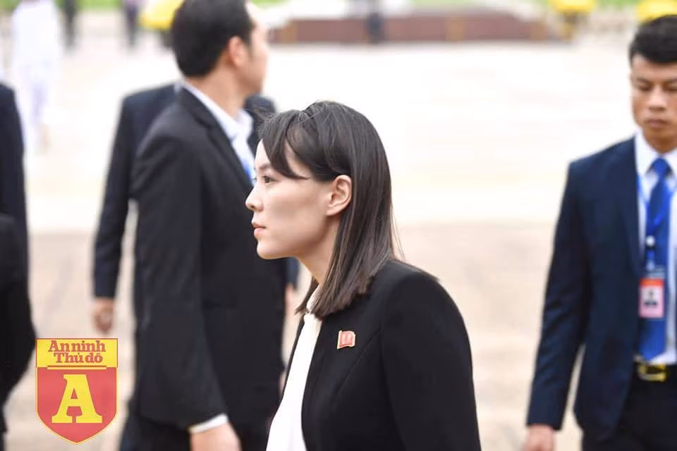 [Cập nhật] Chủ tịch Triều Tiên Kim Jong-un tạm biệt Việt Nam, lên siêu tàu bọc thép về nước ảnh 20