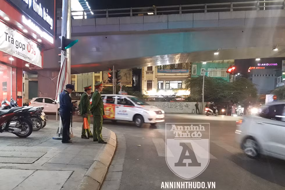 [TRỰC TIẾP] Chào đón những "người hùng" làm nên chiến thắng lịch sử tại SEA Games 30 ảnh 46
