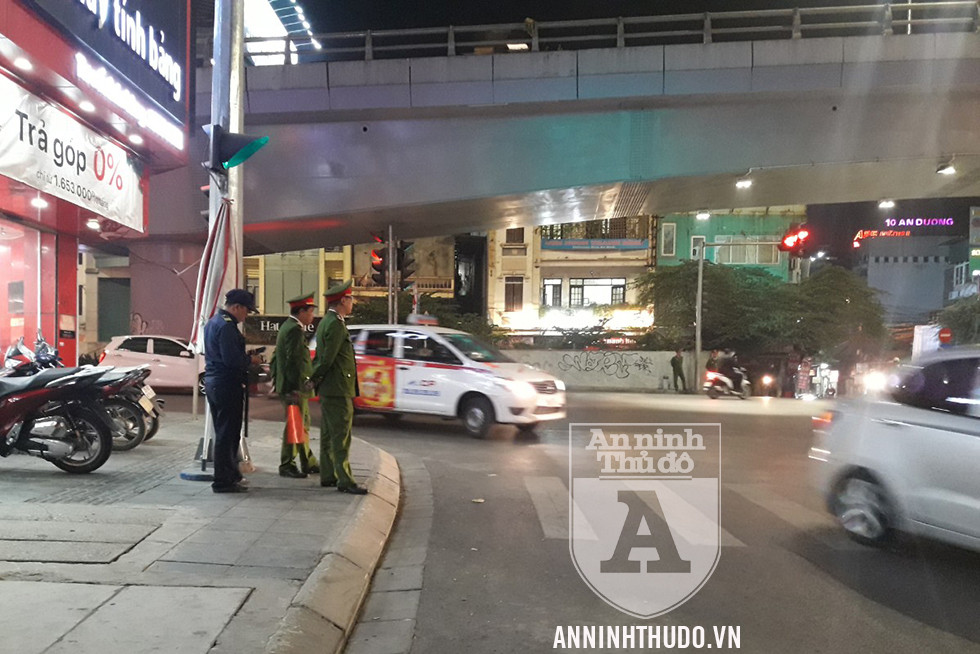 [TRỰC TIẾP] Chào đón những "người hùng" làm nên chiến thắng lịch sử tại SEA Games 30 ảnh 46
