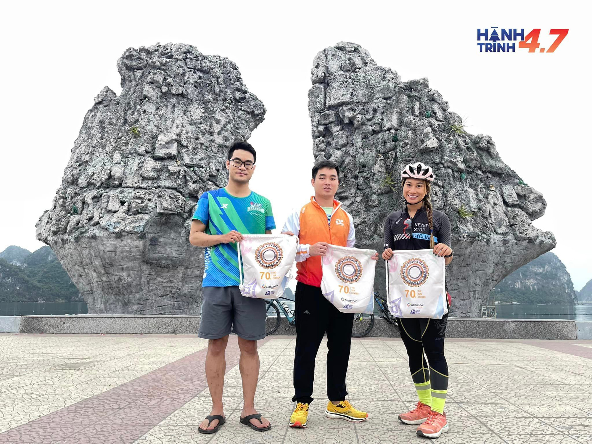 Những món quà được trao đến tay các thành viên cộng đồng chạy ở Quảng Ninh đã tham gia đổi rác thải nhựa Những món quà được trao đến tay các thành viên cộng đồng chạy ở Quảng Ninh đã tham gia đổi rác thải nhựa