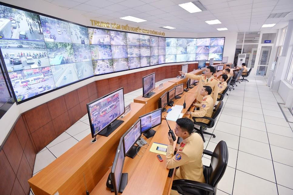 Áp dụng khoa học - công nghệ vào quản lý giao thông tại Trung tâm thông tin chỉ huy, Phòng Cảnh sát giao thông, CATP Hà Nội (Ảnh: Đinh Thành Đức)