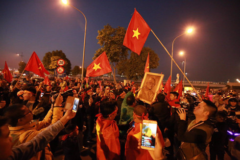 [TRỰC TIẾP] Chào đón những "người hùng" làm nên chiến thắng lịch sử tại SEA Games 30 ảnh 54