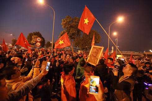 [TRỰC TIẾP] Chào đón những "người hùng" làm nên chiến thắng lịch sử tại SEA Games 30 ảnh 54