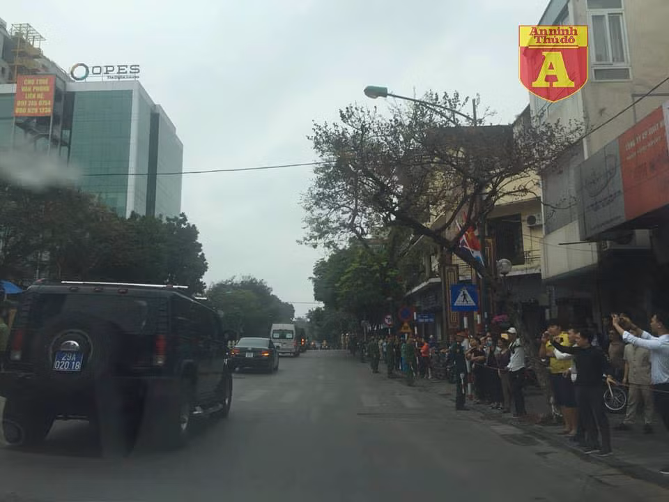 [Cập nhật] Chủ tịch Triều Tiên Kim Jong-un tạm biệt Việt Nam, lên siêu tàu bọc thép về nước ảnh 23