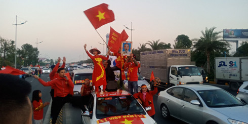 [TRỰC TIẾP] Chào đón những "người hùng" làm nên chiến thắng lịch sử tại SEA Games 30 ảnh 69