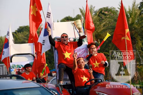 [TRỰC TIẾP] Chào đón những "người hùng" làm nên chiến thắng lịch sử tại SEA Games 30 ảnh 66