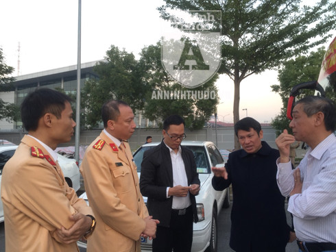 [TRỰC TIẾP] Chào đón những "người hùng" làm nên chiến thắng lịch sử tại SEA Games 30 ảnh 68