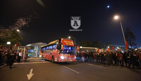 [TRỰC TIẾP] Chào đón những "người hùng" làm nên chiến thắng lịch sử tại SEA Games 30 ảnh 28