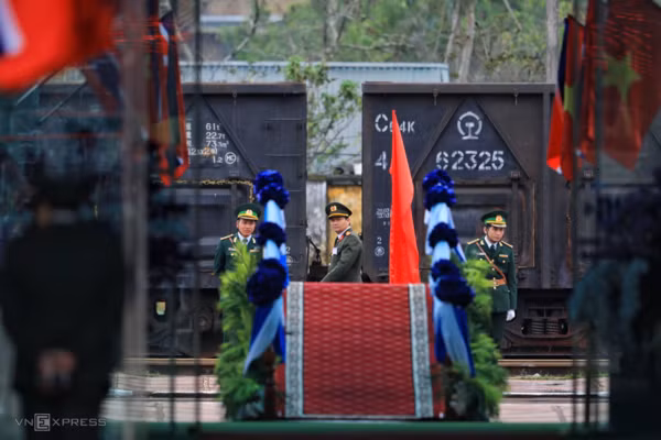 [Cập nhật] Chủ tịch Triều Tiên Kim Jong-un tạm biệt Việt Nam, lên siêu tàu bọc thép về nước ảnh 10
