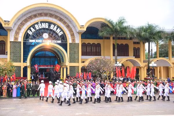 [Cập nhật] Chủ tịch Triều Tiên Kim Jong-un tạm biệt Việt Nam, lên siêu tàu bọc thép về nước ảnh 6