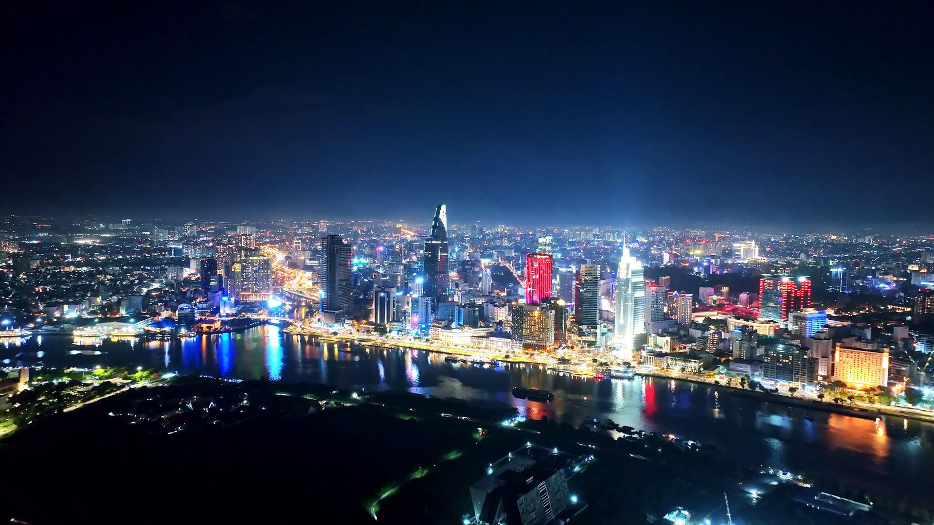 Việt Nam sau 50 năm thống nhất: Hành trình chuyển mình của hai miền Nam - Bắc