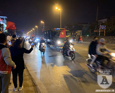 [TRỰC TIẾP] Chào đón những "người hùng" làm nên chiến thắng lịch sử tại SEA Games 30 ảnh 16