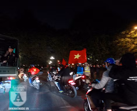 [TRỰC TIẾP] Chào đón những "người hùng" làm nên chiến thắng lịch sử tại SEA Games 30 ảnh 10