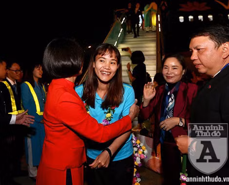 [TRỰC TIẾP] Chào đón những "người hùng" làm nên chiến thắng lịch sử tại SEA Games 30 ảnh 23