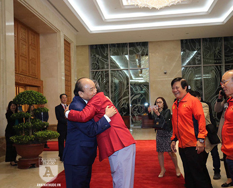 [TRỰC TIẾP] Chào đón những "người hùng" làm nên chiến thắng lịch sử tại SEA Games 30 ảnh 1