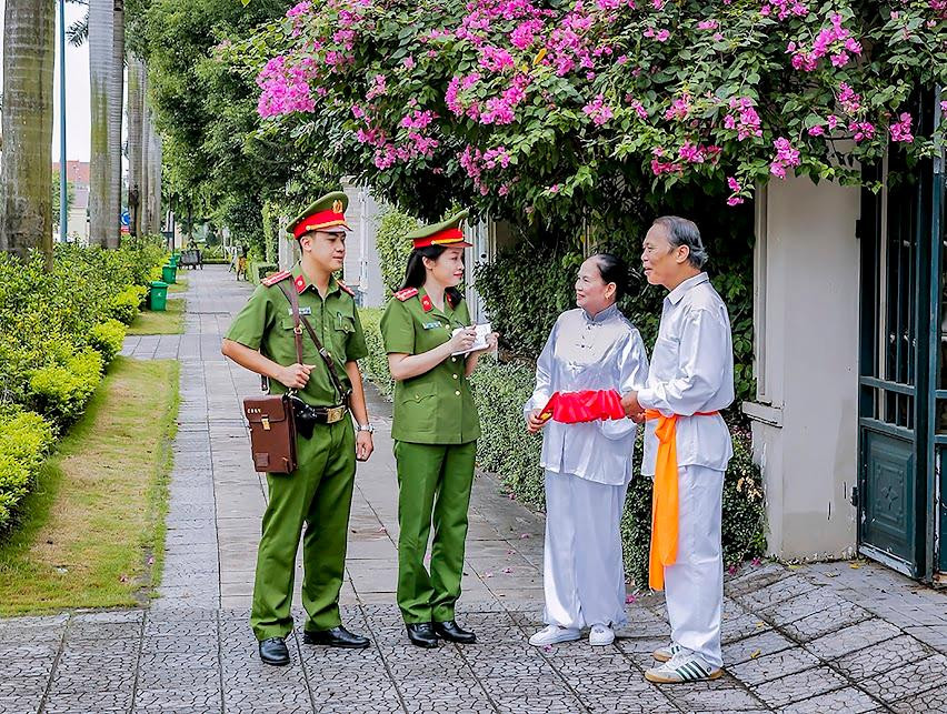 Xây dựng “thế trận lòng dân” là một trong những điểm căn cốt nhất, bản chất nhất, khâu quan trọng đặc biệt để nâng cao sức mạnh tổng hợp, sức mạnh chiến đấu của lực lượng vũ trang, cụ thể là lực lượng Công an nhân dân và nhân dân ta (Ảnh: Trần Hậu Lân)