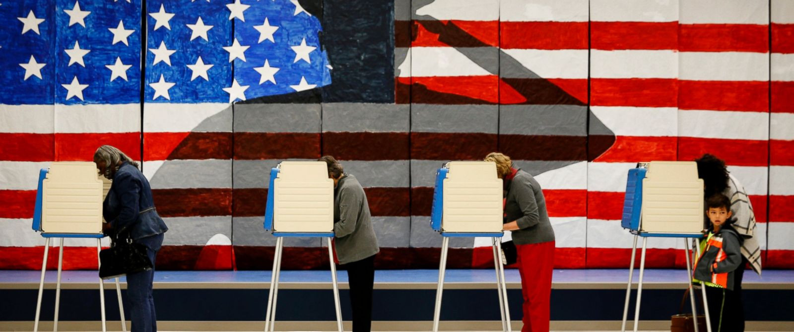 Ông Donald Trump chiến thắng, trở thành Tổng thống thứ 45 của nước Mỹ ảnh 81