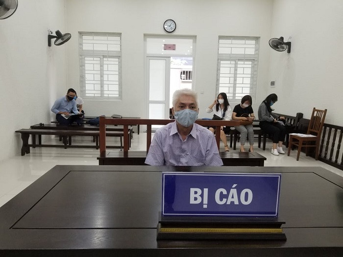 Người đàn ông “bí mật” về nhà dùng chày gỗ sát hại vợ