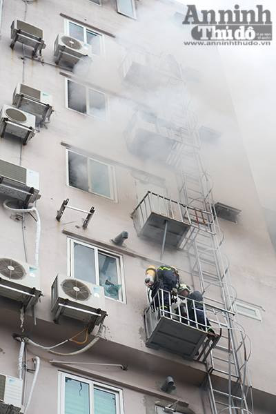 Cháy dữ dội 3 căn nhà 7 tầng tại phố Trần Thái Tông ảnh 14